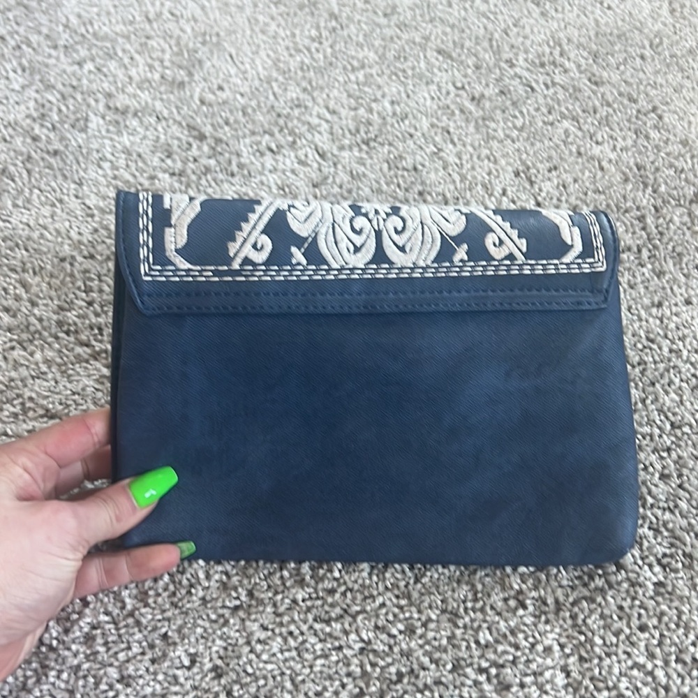 Urban expressions embroidered clutch crossbody pu leather set of two euc boho - Picture 9 of 10